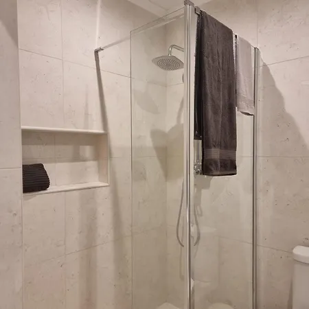 Lcf - 2 Bedroom With Private Bbq Garden 아파트